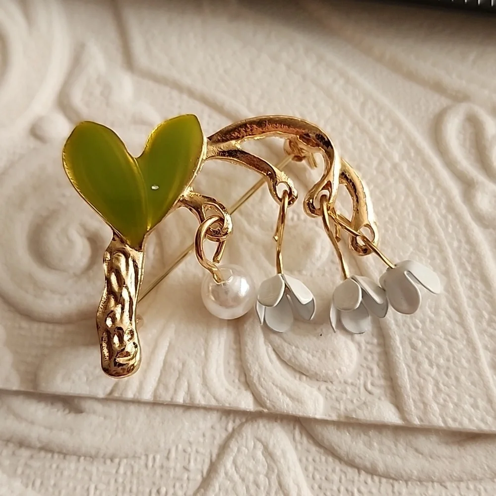 FLOWER Brooch Simulated Pearl Lily of the valley - Picture 1 of 3